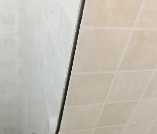 禹城瓷砖空鼓维修公司分享阳台瓷砖脱落的修复过程可以分为以下几个步骤